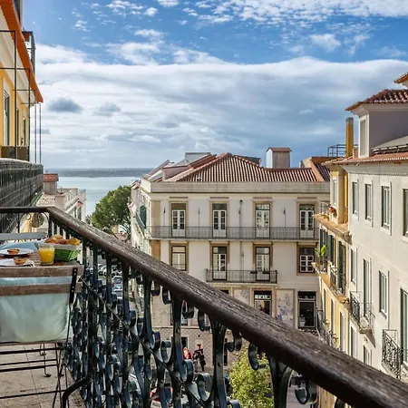 Castelo - Beautiful Balcony View Apartment