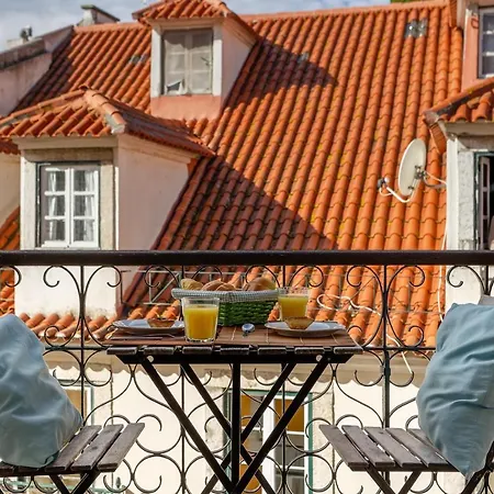 Castelo - Beautiful Balcony View Lisbon