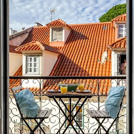 Castelo - Beautiful Balcony View Lisbon